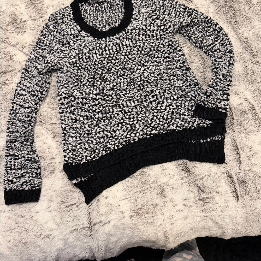 Almost Famous Black and White Crew Neck boucle Sweater